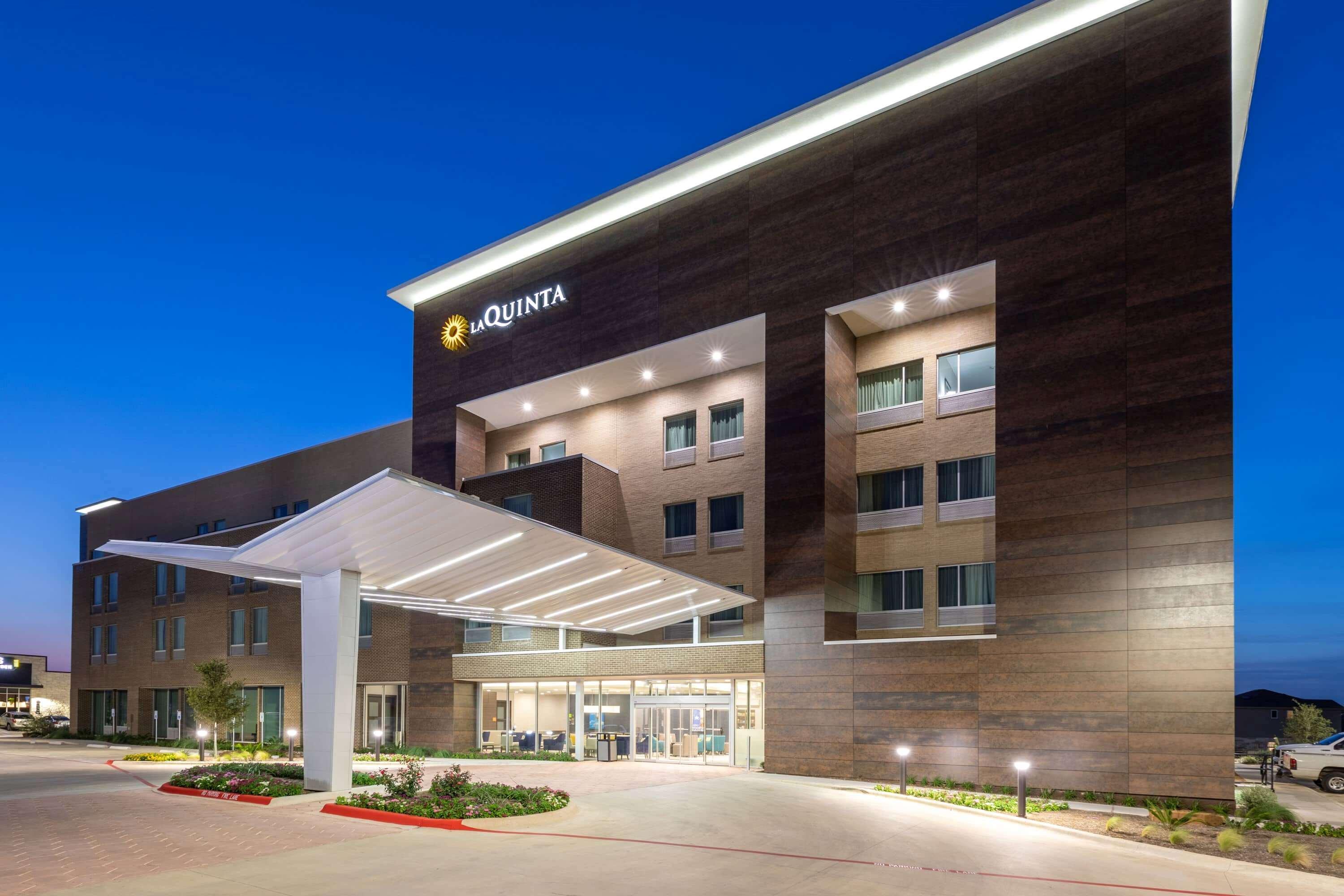 La Quinta Inn & Suites By Wyndham Round Rock Near Kalahari Exterior foto